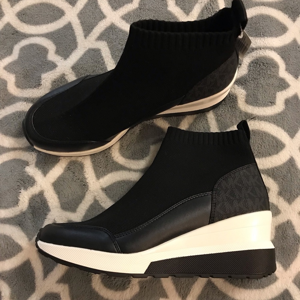 Michael Kors Shoes, size 6.5, Brand New, Black with Gray MK design